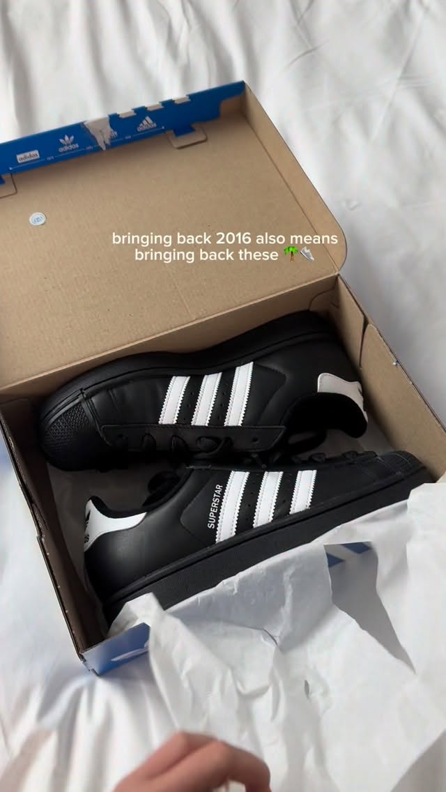 Instagram post by @angiekira for ABOUT YOU. Caption reads: anzeige ⭐️ BRING BACK SUPERSTARS 2026 @aboutyoude....