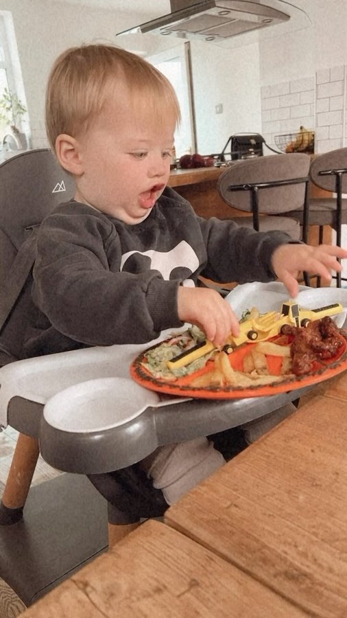 Instagram post by @immy_and_my_mini for Constructive Eating. Caption reads: [...] our new gifted dinner set from....