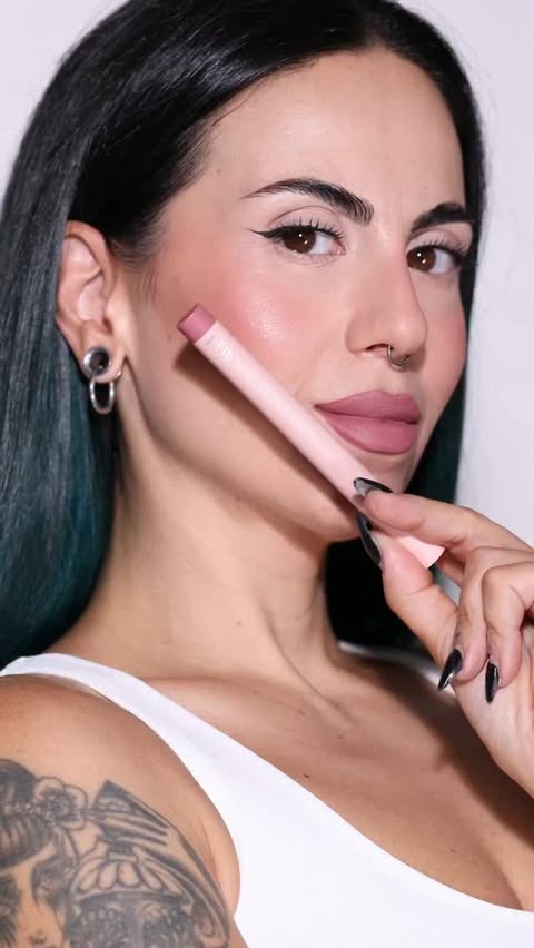 Instagram post by @nicoleblessy for Mulac Cosmetics. Caption reads: [...] - 🌍store online➡link in bio #mulac....