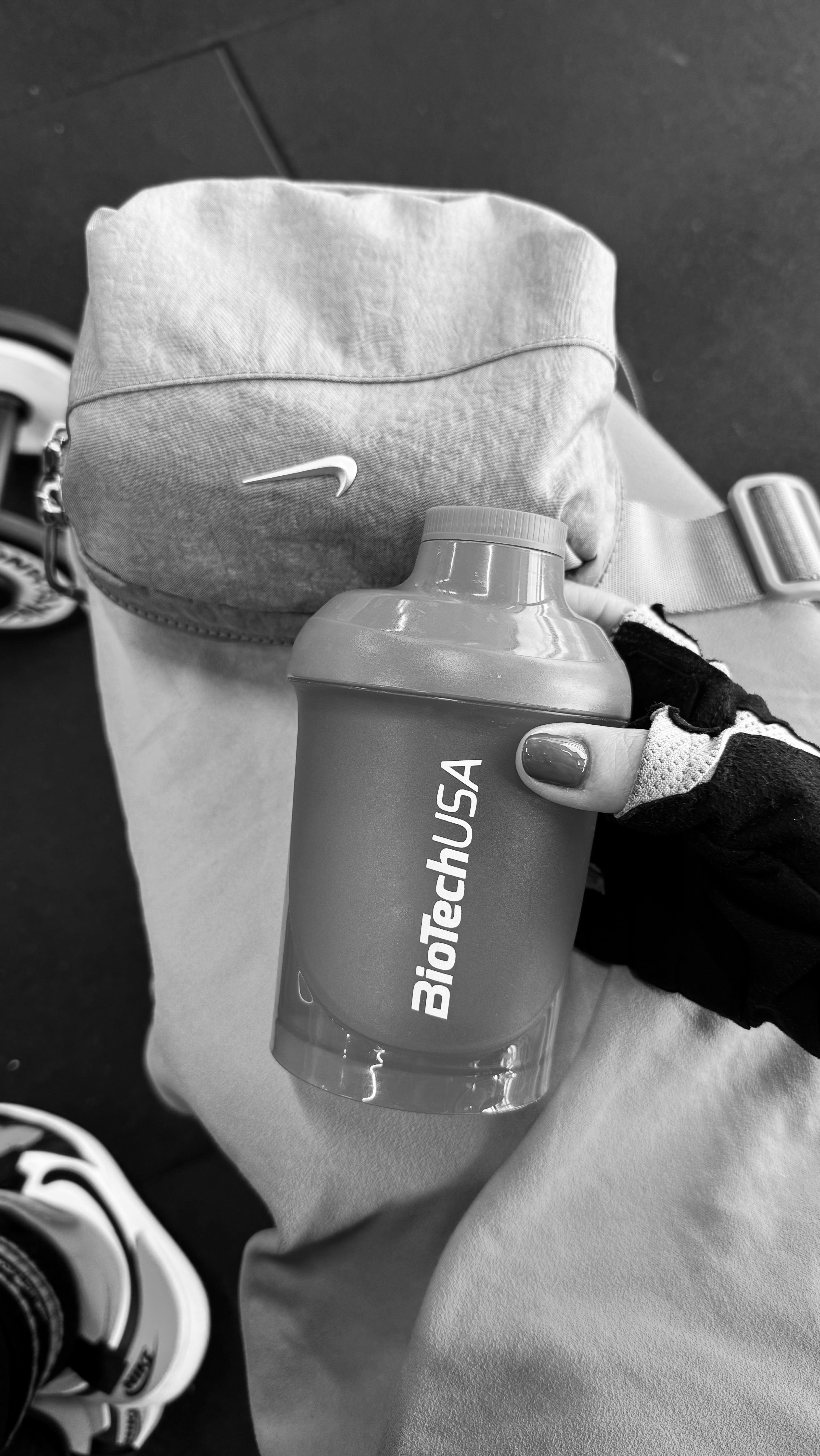 Instagram post by @ladyessegici for Brandbassador. Caption reads: Endurance mode: ON ⚡️IsoTonic @biotechusa .
I stay....