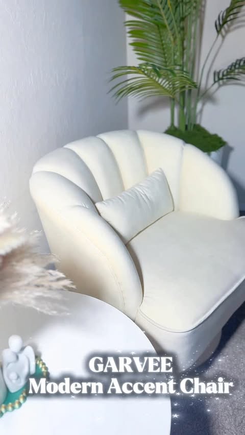 Instagram post by @selim_giller for Garvee. Caption reads: My favorite corner lately ✨ With the Garvee modern....