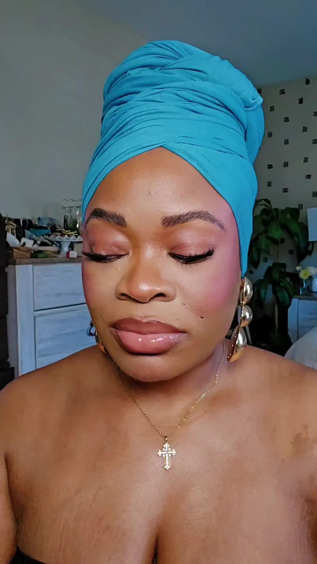 TikTok post by @brittbratstyles for Lilly Lashes. Caption reads: @Lilly Lashes #Beauty #makeup [...].