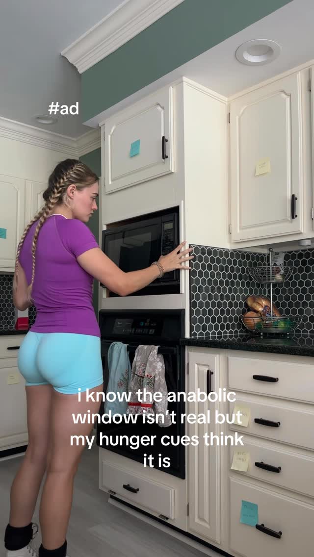 Instagram post by @ashlynsmithfit for FlexPro Meals. Caption reads: this was actually one of the best meal preps i’ve....