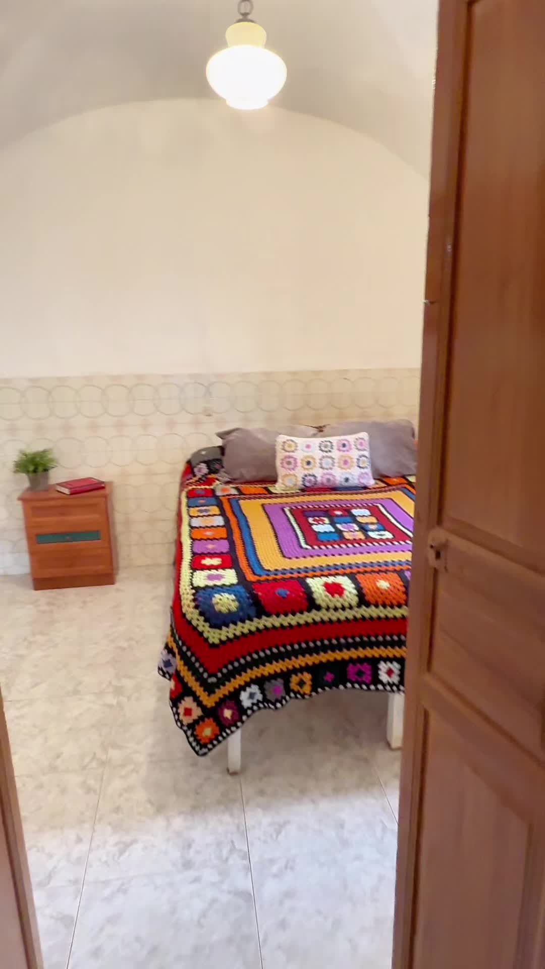 TikTok post by @villalegria for Emma Colchon. Caption reads: Código descuento VILLALEGRIA10....