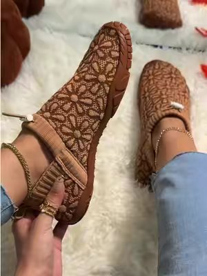 TikTok post by @theeditbygab for Watelves. Caption reads: Barefoot shoes for the fall @WateLves Footwear....