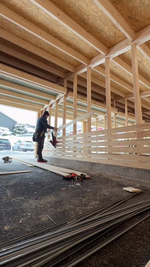 Instagram post by @tomrerjuvet for Milwaukee Tool. Caption reads: [...] #tømrer #tømrerlivet håndverker....