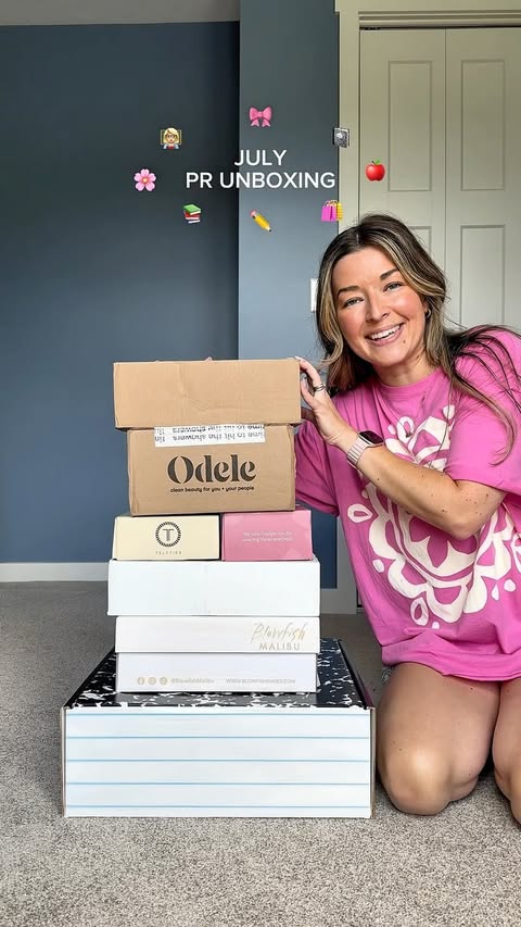 Instagram post by @courtneycelliott for Odele. Caption reads: [...] #teachersofinstagram @chomps @odelebeauty....