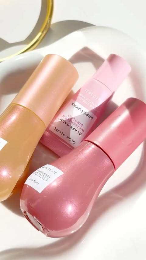 Instagram post by @gigglecloud for Glow Recipe. Caption reads: [...] weather 🧣🍉

Ambassador; @glowrecipe....