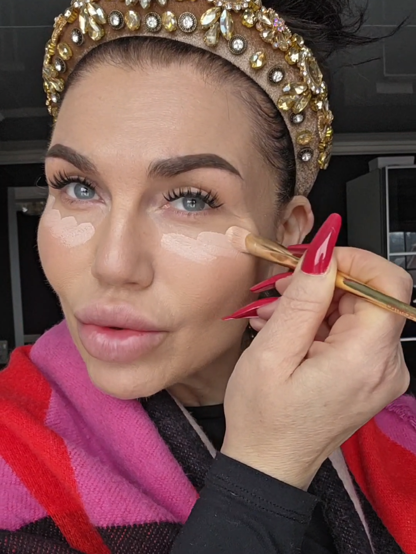 TikTok post by @nicslips for Lakerain Beauty. Caption reads: [...] #undereyebrightner #makeup #fürdich....