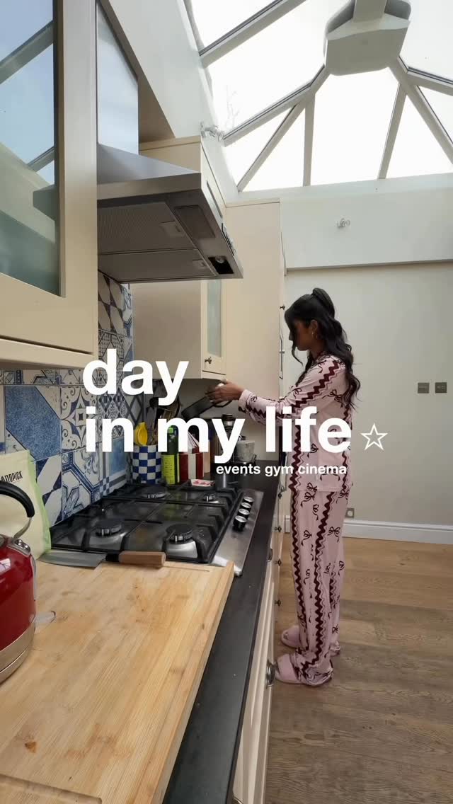 Instagram post by @mazullah for Mark Hill Hair. Caption reads: Spend the day with me 

Pyjamas @chelseapeersnyc....