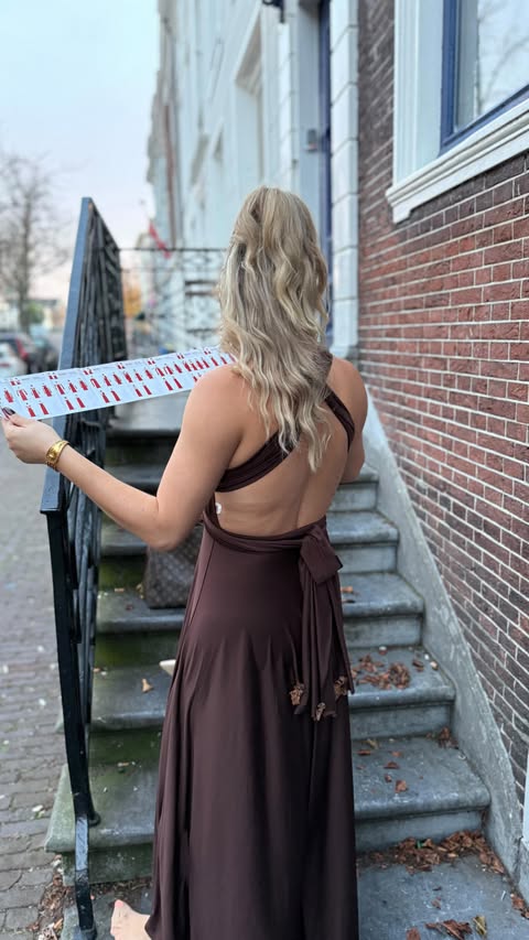 Instagram post by @aa.blondyy for InfinityDress. Caption reads: [...] 
discover the Infinity Dress....