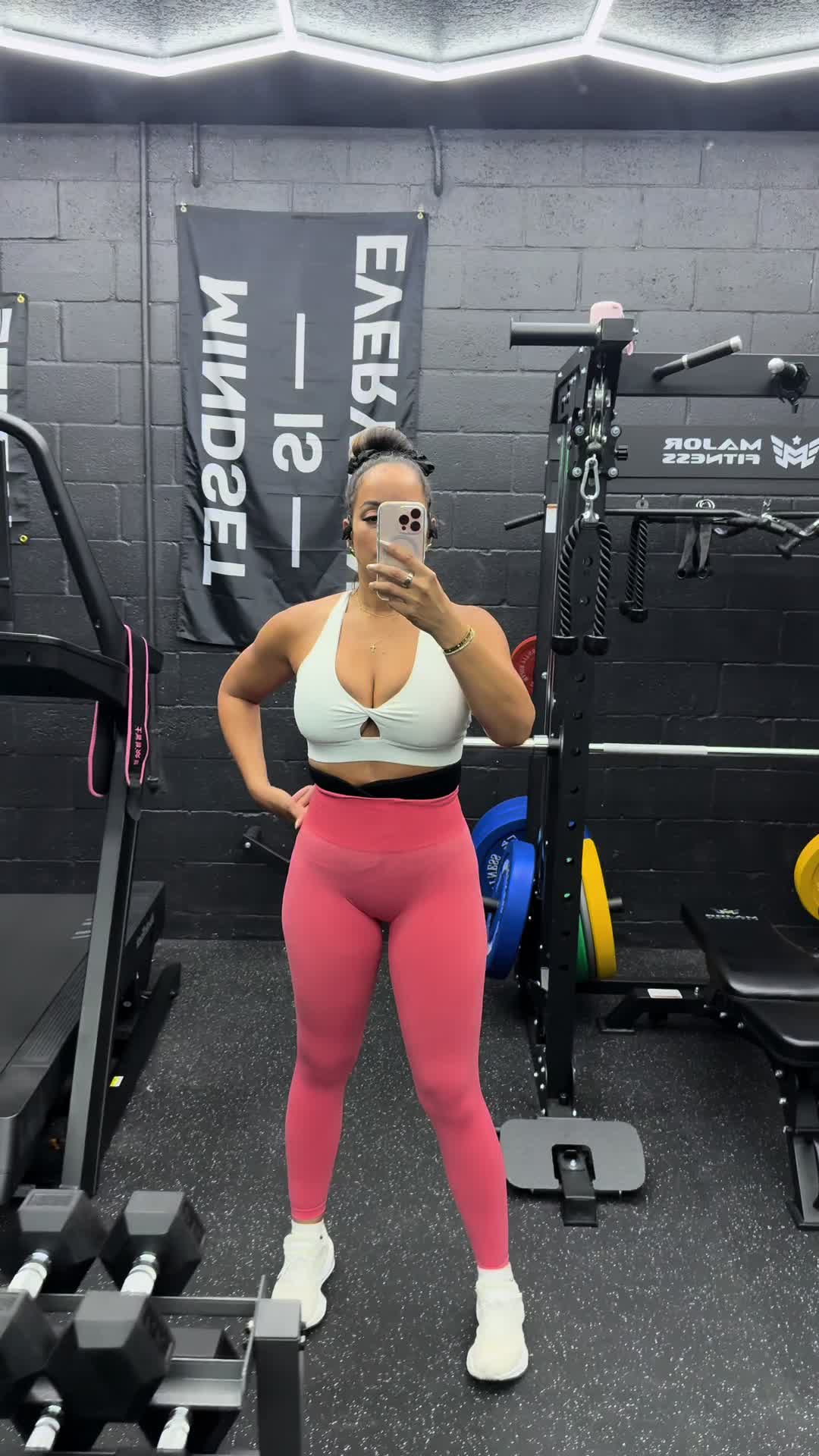 TikTok post by @marthapatrixiaa for Nvgtn. Caption reads: [...] #snatchedwaist @Fabletics @NVGTN @sweetsweat....