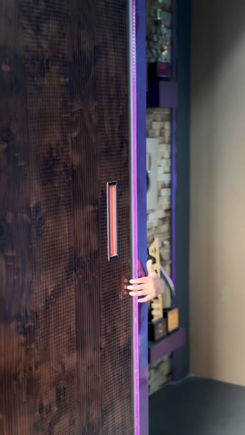 Instagram post by @komal_chaughule for Bare Anatomy. Caption reads: [...] (Comment Link For Product ❤️🤟🏻) Bare....