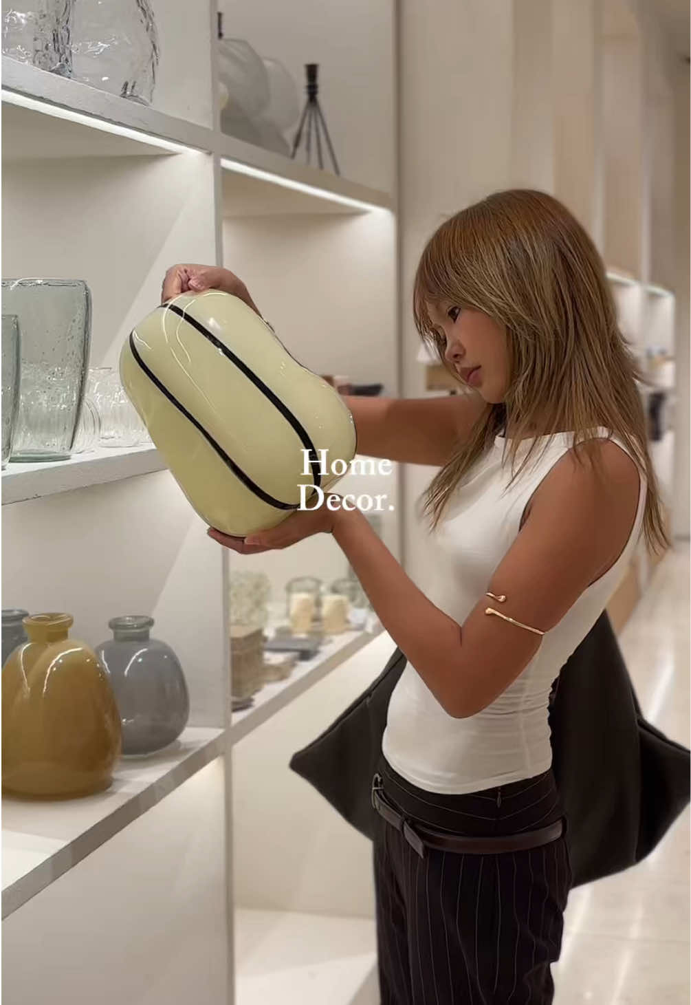 TikTok post by @imyourmagenta for Zara Home. Caption reads: [...] 🛋 ตอนนี้เค้าเป็นช่วงเซลล์พอดีที่ @Zara Home....