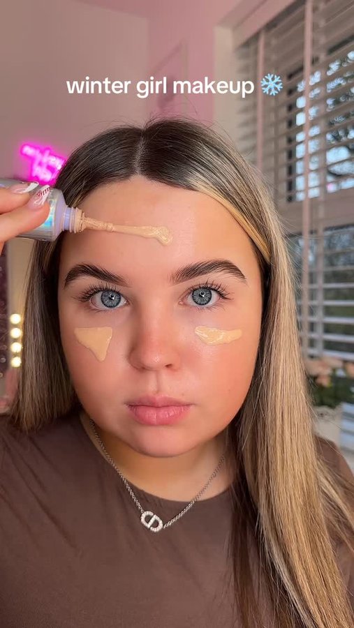 Instagram post by @makeupizzyy for NAKED SUNDAYS. Caption reads: winter girl makeup ❄️ 
-
i know this looks pretty....