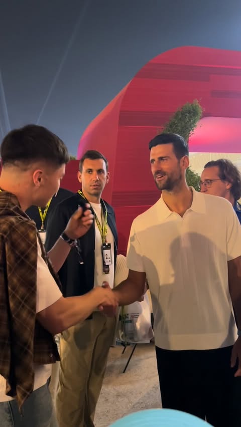 Instagram post by @yuji_beleza for Qatar Airways. Caption reads: From Cabin crew to Champions - Qatar Airways....