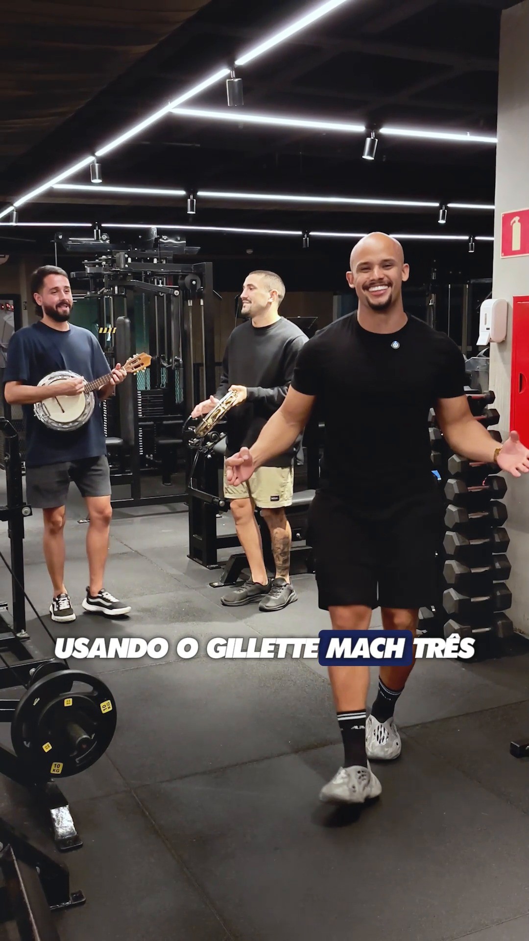 Instagram post by @calebedias for Gillette. Caption reads: Adiciona essa na sua playlist de treino pra não....