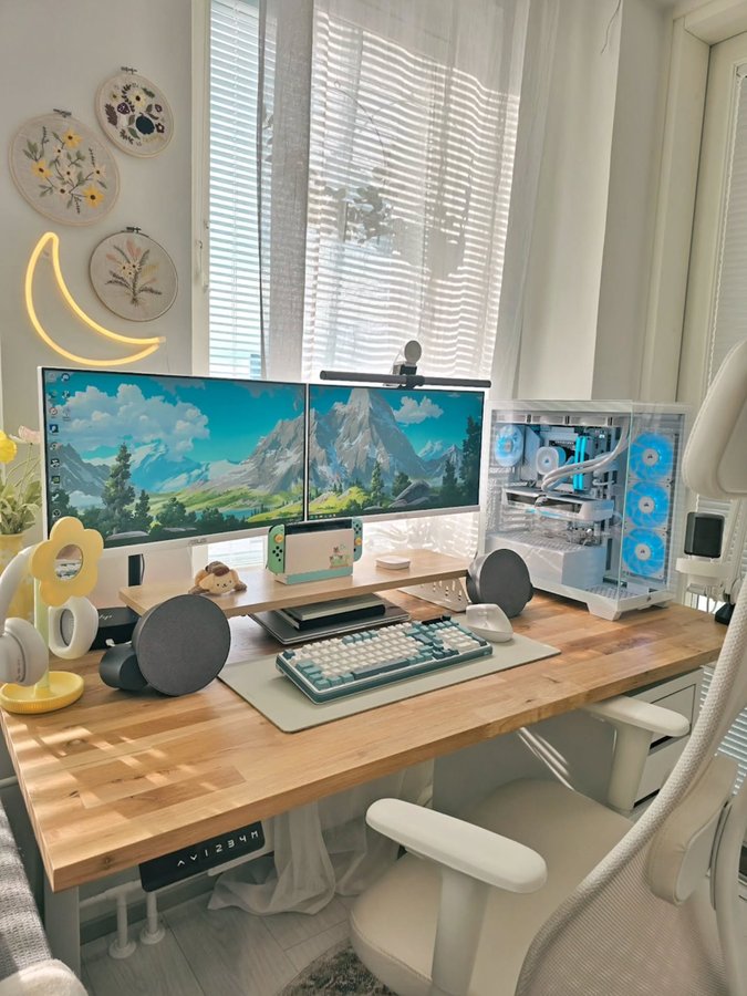 Instagram post by @emmi.games for Royal Kludge. Caption reads: [...] @royal_kludge 🌿 I really like this Royal....