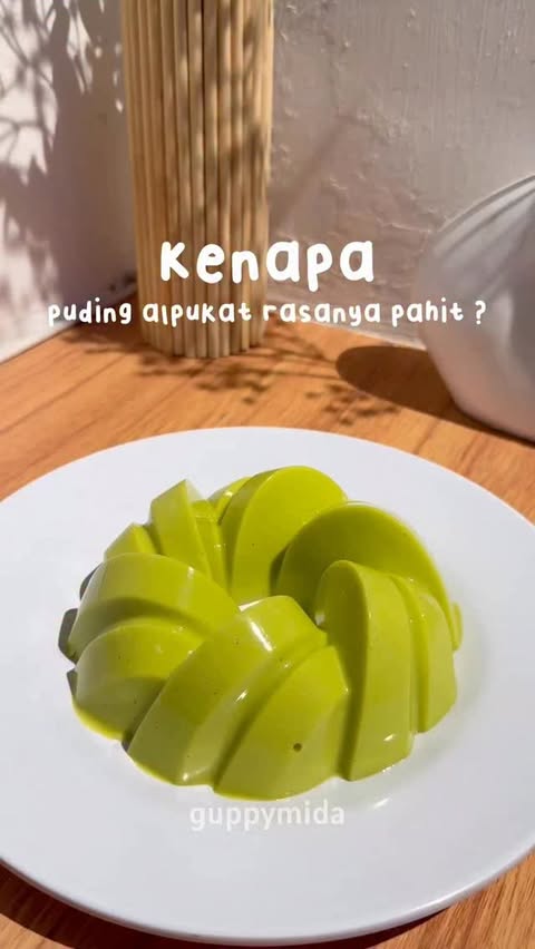 Instagram post by @guppymida for Levoit. Caption reads: Coba pakai cara ini kalo mau bikin puding alpukat....