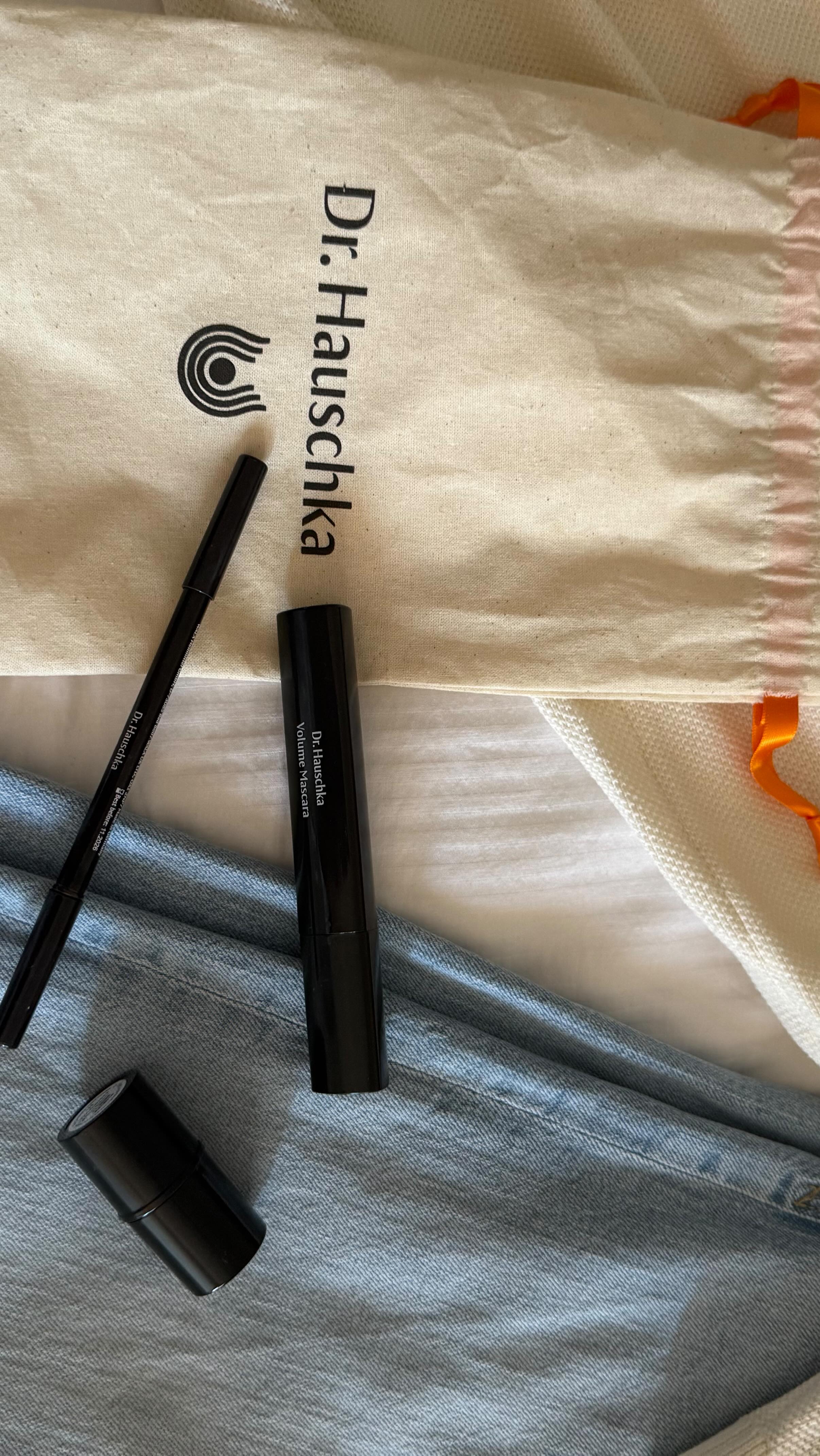 Instagram post by @cristinamansillafuentes for Dr. Hauschka. Caption reads: #publi regalodeDrHauschkaSpain “Este maquillaje ha....