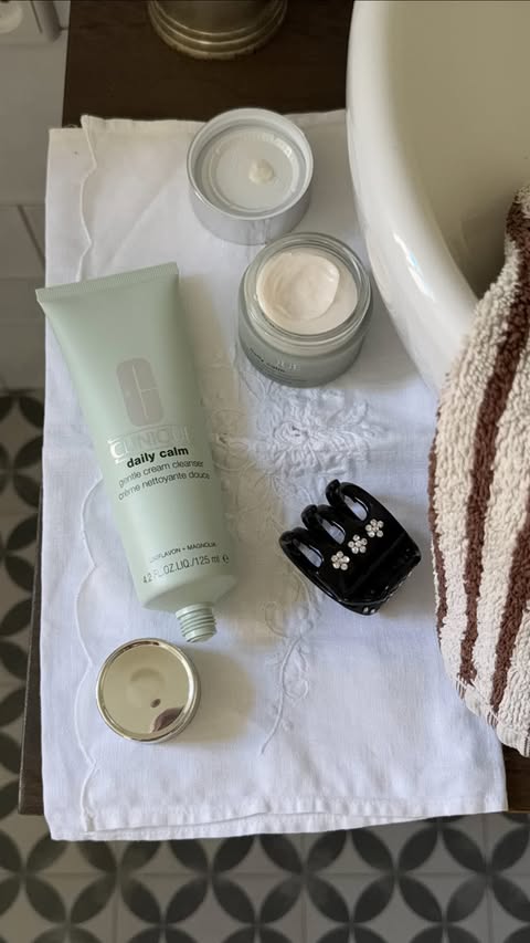 Instagram post by @carolinestordal for Clinique. Caption reads: annonce @cliniquenordic 🧺 I don’t play about my....