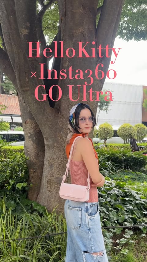 Instagram post by @osayo_osayo for Insta360. Caption reads: @insta360_jp × Hello Kitty コラボ限定ピンクギフトボックスが [...].