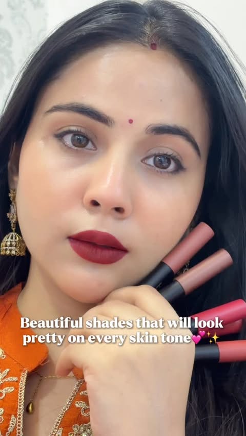 Instagram post by @vanshikaa.jain__ for Insight Cosmetics. Caption reads: Comment 'link' ✨ or you can send this reel in my....