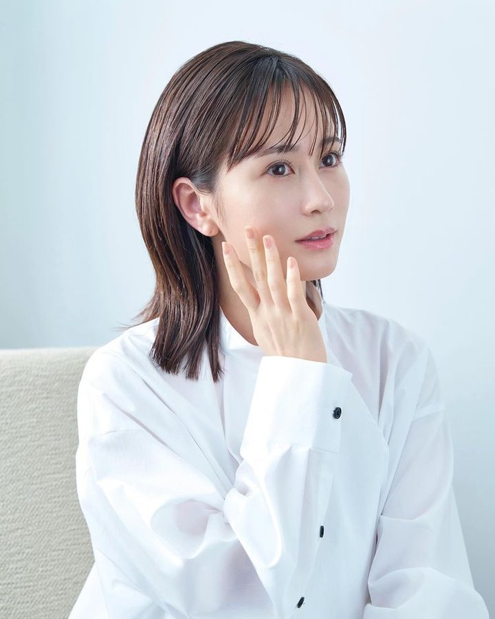 Instagram post by @atsuko_maeda_official for SK-II Japan. Caption reads: .SK-II.
昨年の発売からベスコス 28賞を受賞した SK-II「 LXP 金継ぎ....