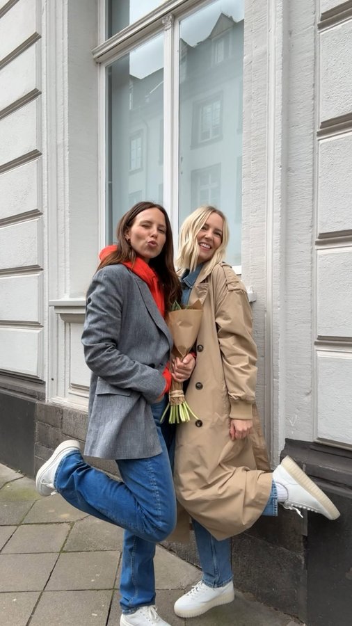 Instagram post by @annalenasophie for s.Oliver. Caption reads: [...] weekend?
Wearing my comfy but colourful....