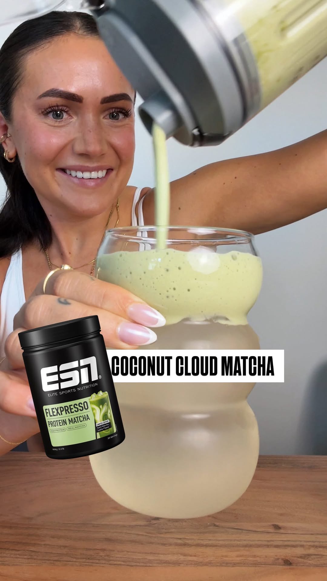 Instagram post by @koelleforniagurl for Esn. Caption reads: Ad | der virale Coconut-Cloud-Matcha 🍵☁️🥥 

Das....