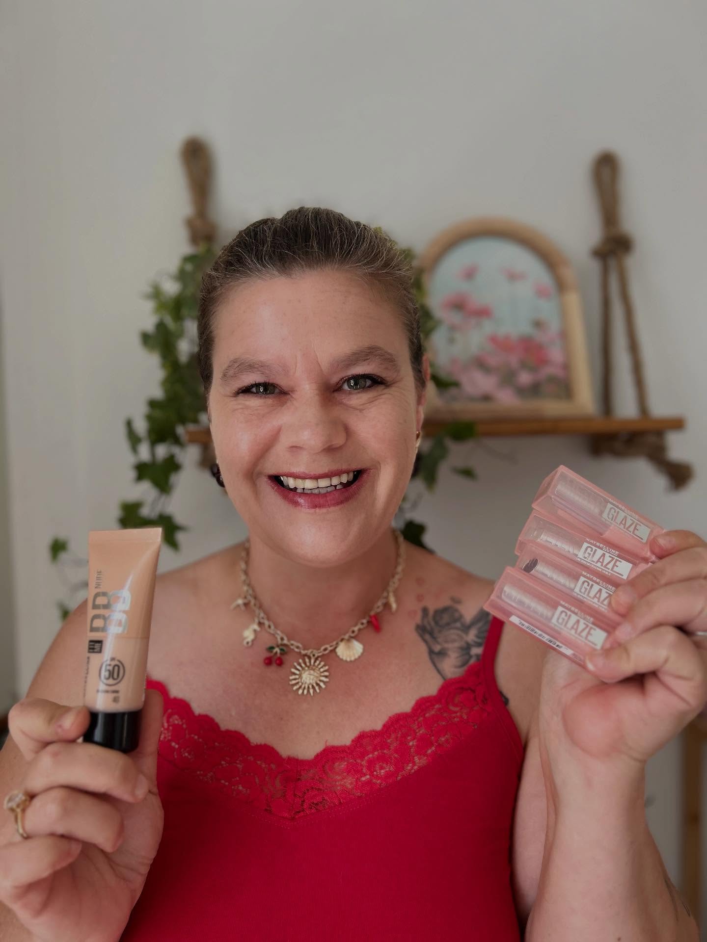 Instagram post by @cindy_ootd_beauty for Skeepers. Caption reads: ✨En partenariat avec Maybelline New York ✨
Produit....