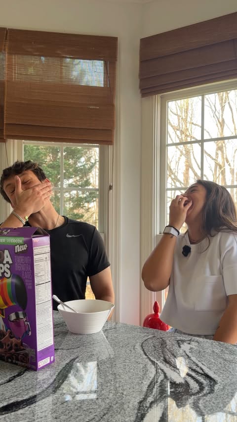 Instagram post by @__itsmariana__ for Froot Loops. Caption reads: [...] serving has 4g of fiber. HELLO?!? 😍....