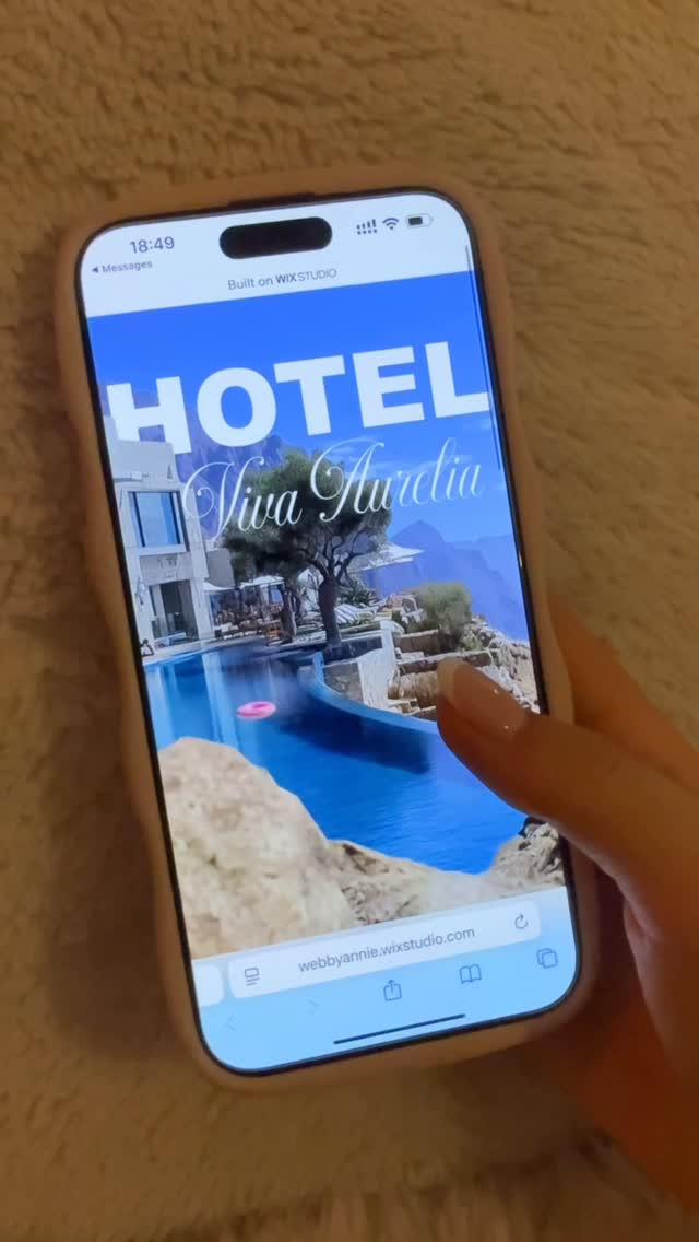 Instagram post by @online.by.annie for Wix Studio. Caption reads: What do you think - does it work on mobile? 🤔

I....