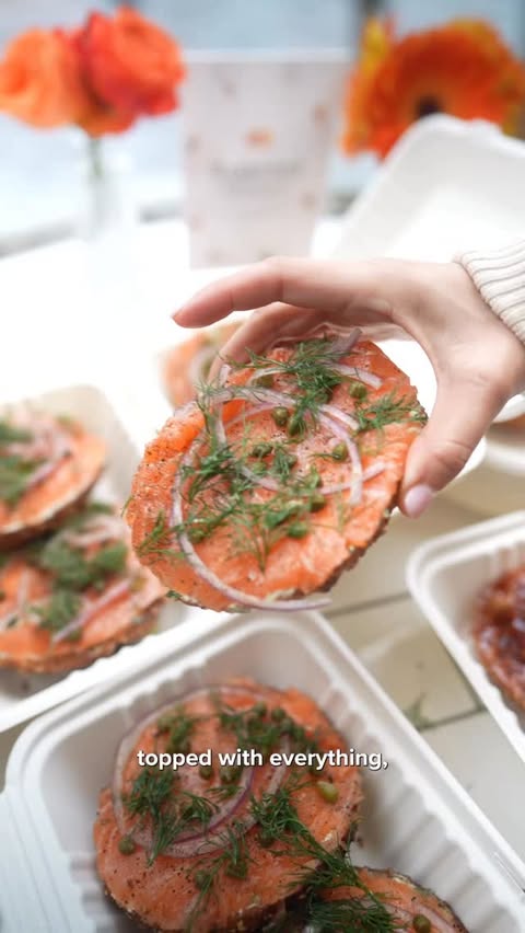 Instagram post by @sistersnacking for Mastercard. Caption reads: [...] Sistersnacking Food Crawl with @mastercard....