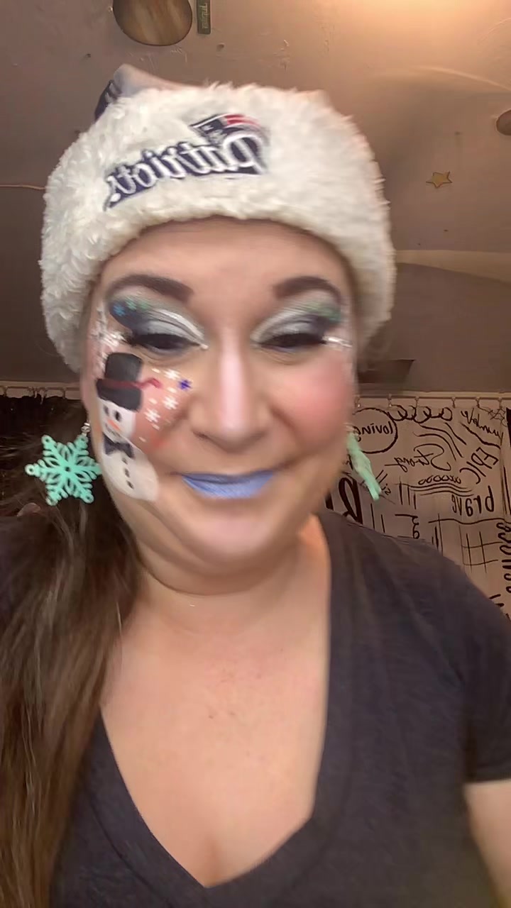 TikTok post by @lil_miss_sun_shine for Lurella Cosmetics. Caption reads: [...] LED mirror by the peanuts gang....