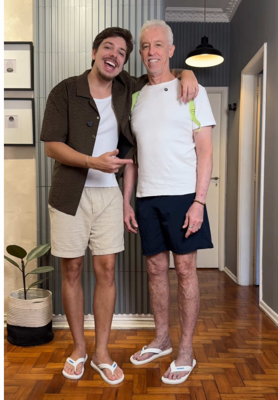 TikTok post by @patrickmunozz for Havaianas. Caption reads: [...] pronto pra curtir uma praia 😎 tá de....