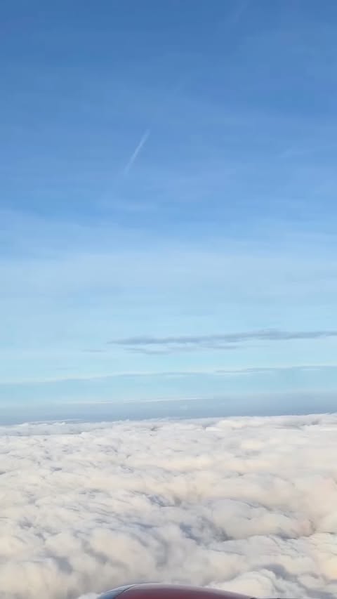 Instagram post by @christielouisemac for Trending Travel. Caption reads: [...] ☁️ 🆙 🧳 USA here we come 🇺🇸 😍....