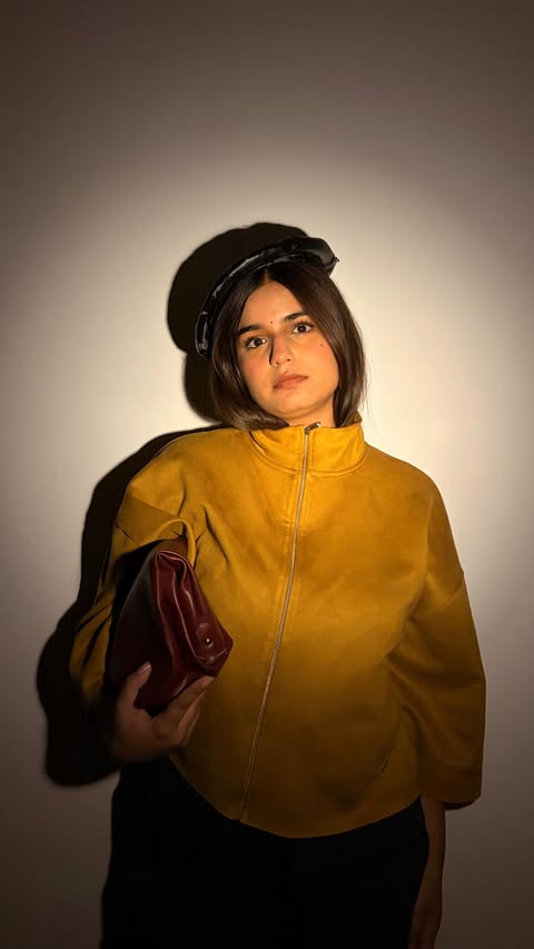 Instagram post by @blokewithabindi for Tata CLiQ. Caption reads: Never thought I’d be a thief but…

Tata CLiQ....