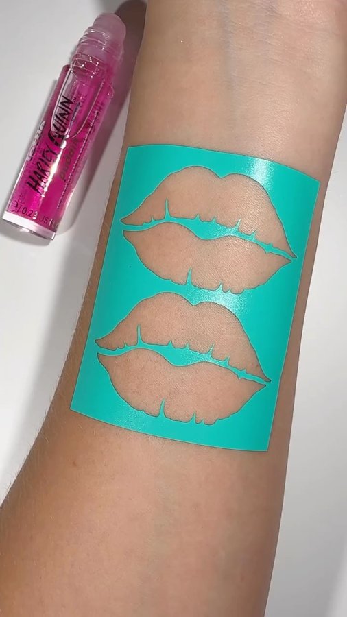 Instagram post by @bakeandglow for LottieLondon. Caption reads: @lottielondon lip oils! *gifted* 

#swatch #makeup....