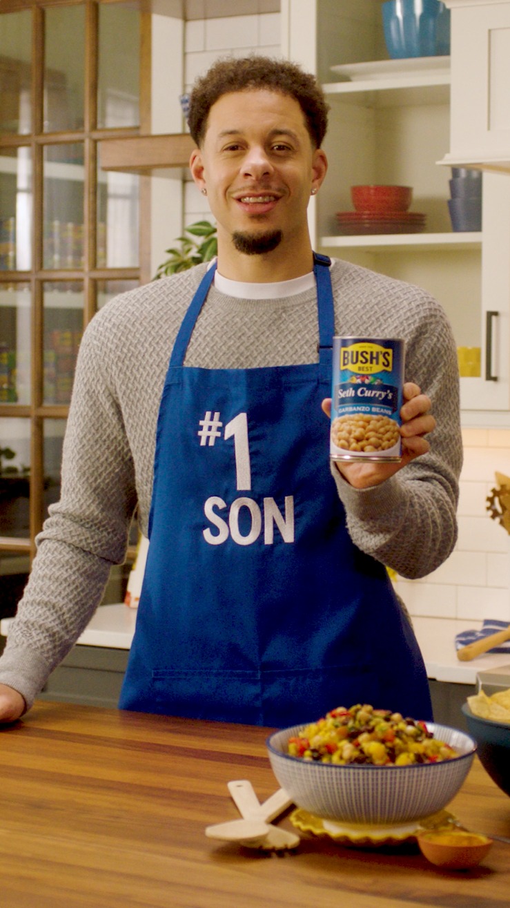 Instagram post by @sdotcurry for Bush's Beans. Caption reads: Like Seth and Bush's, prove you’re the family....