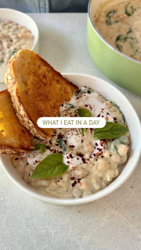 Instagram post by @little.vegan.eats for CircleDNA. Caption reads: [...] and overall wellbeing. I tried @circledna,....