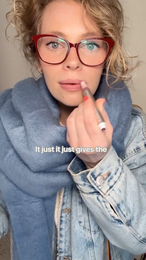 Instagram post by @katy.fassett for SmartBuyGlasses. Caption reads: Comment “DEETS” and I’ll send all the links from....