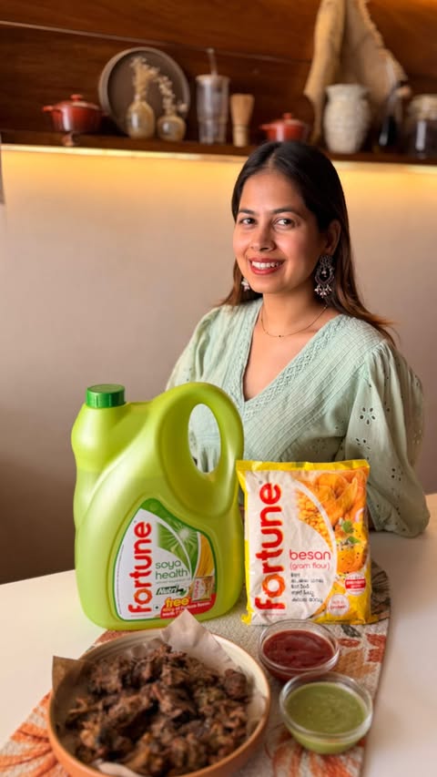 Instagram post by @kriti_kaur_dhiman for Fortune Foods. Caption reads: [...] participate. #FortuneMonsoonReporter....