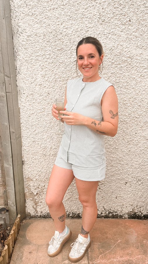 Instagram post by @steph.andher3 for Secret Sales. Caption reads: [ad] Summer Looks with @secretsales. 

 I can’t....