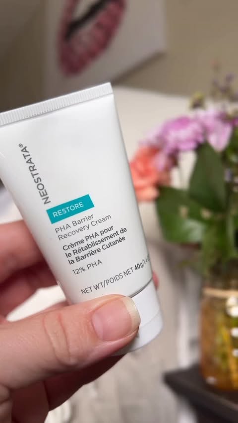 Instagram post by @hippiepippiereviews for NEOSTRATA. Caption reads: [...] up to 6x faster barrier recovery* with....