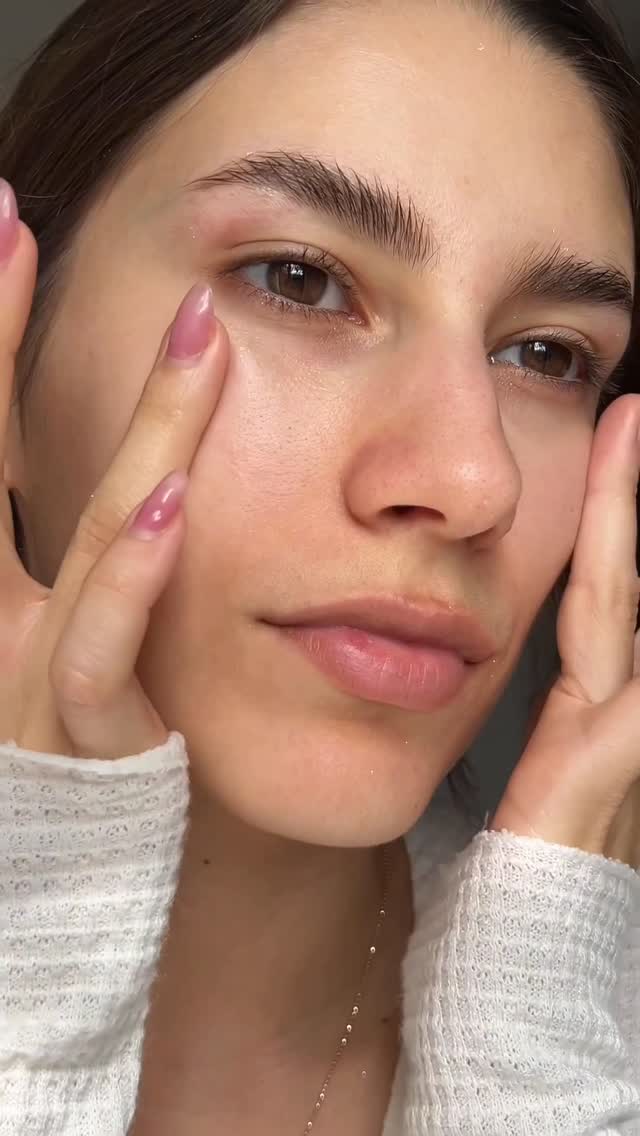 Instagram post by @verogiraldezz for Erno Laszlo. Caption reads: no one gets me like… me. shop @ernolaszlonyc BFCM....