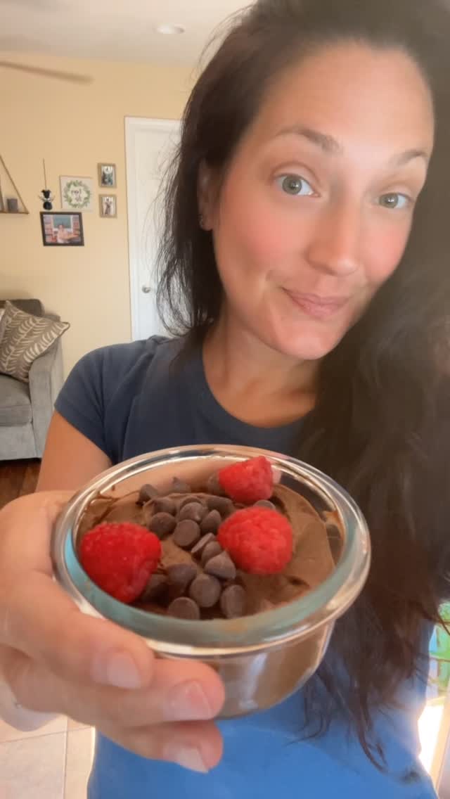 Instagram post by @kerri_the_vegan for EarthChimp. Caption reads: [...] with plant-based protein thanks to....