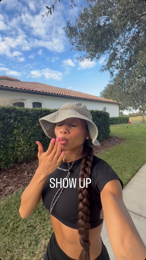 Instagram post by @fitnesswithxiomara for Honey Stinger. Caption reads: Running everyday for 45 days 🫣

A lot of people....