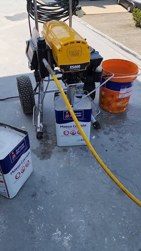 Instagram post by @ojulianoalcantara for Sherwin-Williams. Caption reads: X5000 @stonehammerbr massa corrida....