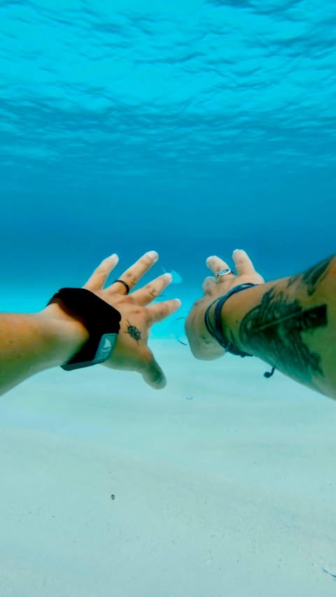 Instagram post by @ambertorrealba for Freestyle Watches. Caption reads: POV: Waking up in 2026 ⌚️🏝️

@freestylewatches |....